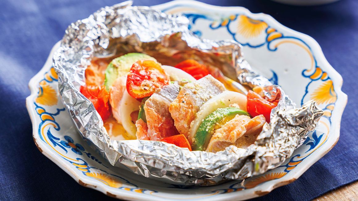 鮭とアボカド、れんこんのホイル焼き