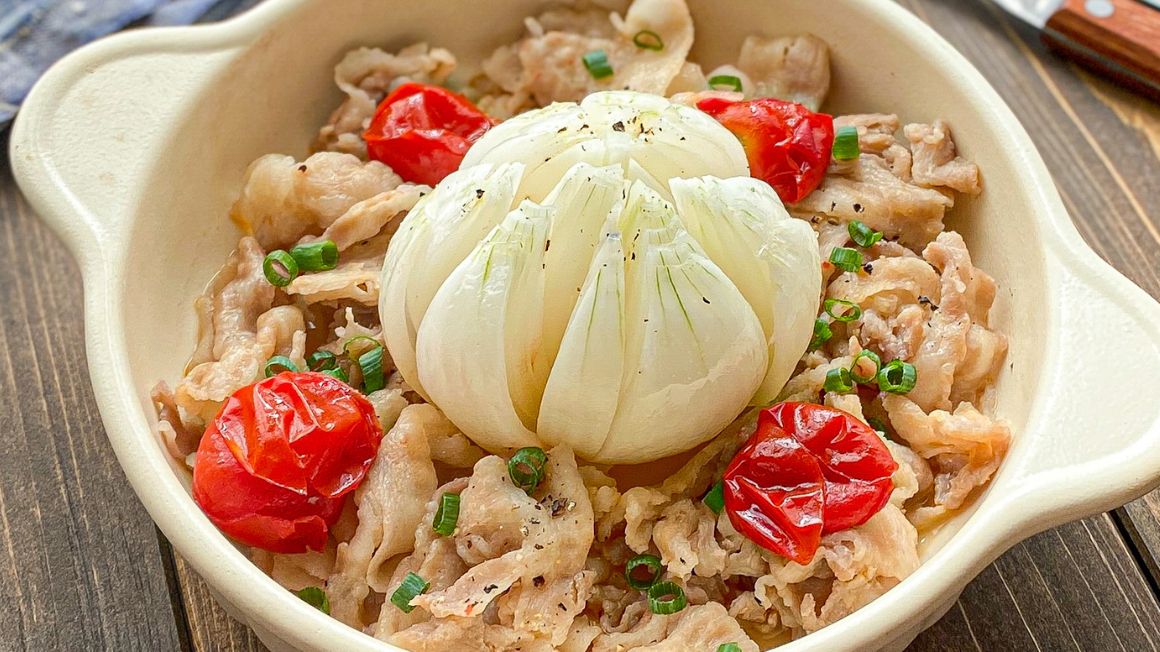 【レンジだけ】丸ごと真白(玉ねぎ)の♪豚ばらトマトと白だしバター