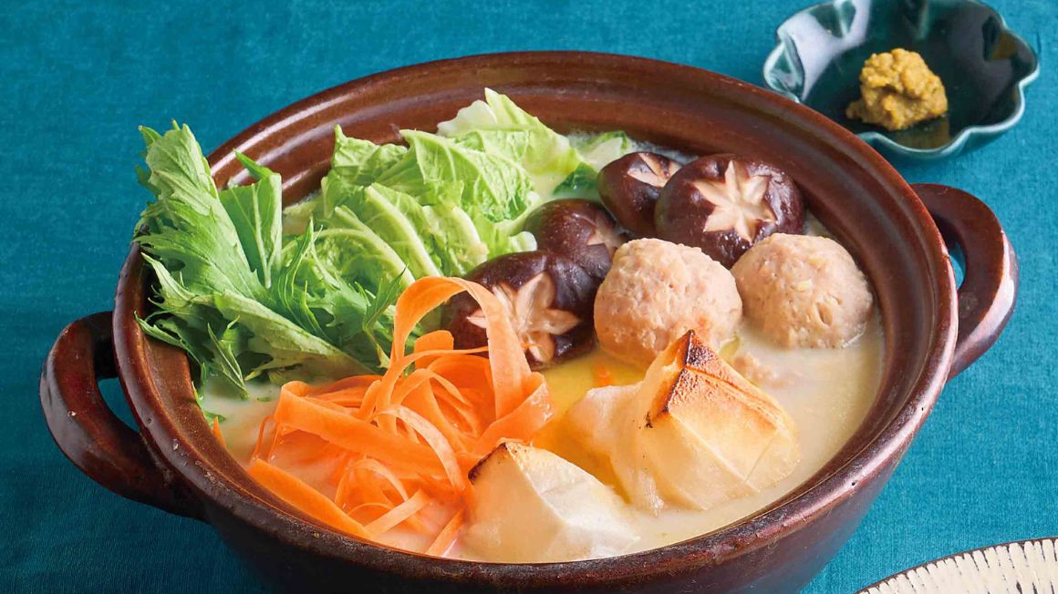 鶏団子とお餅の豆乳鍋